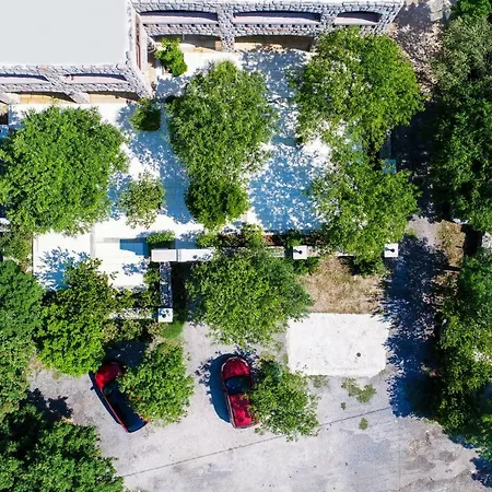 I Sobe Dinko * Starigrad Paklenica