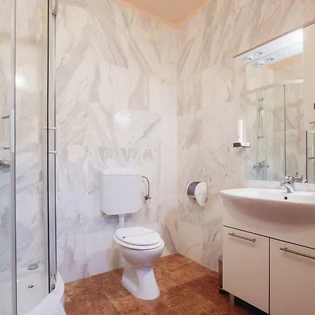 I Sobe Dinko Apartment *