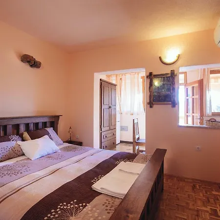 I Sobe Dinko * Starigrad-Paklenica