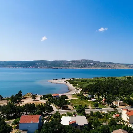 I Sobe Dinko Apartment