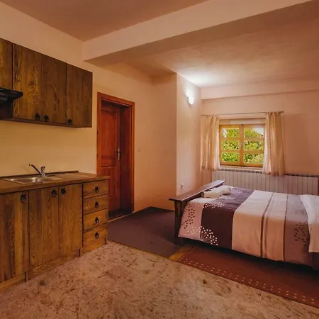 I Sobe Dinko Apartment *